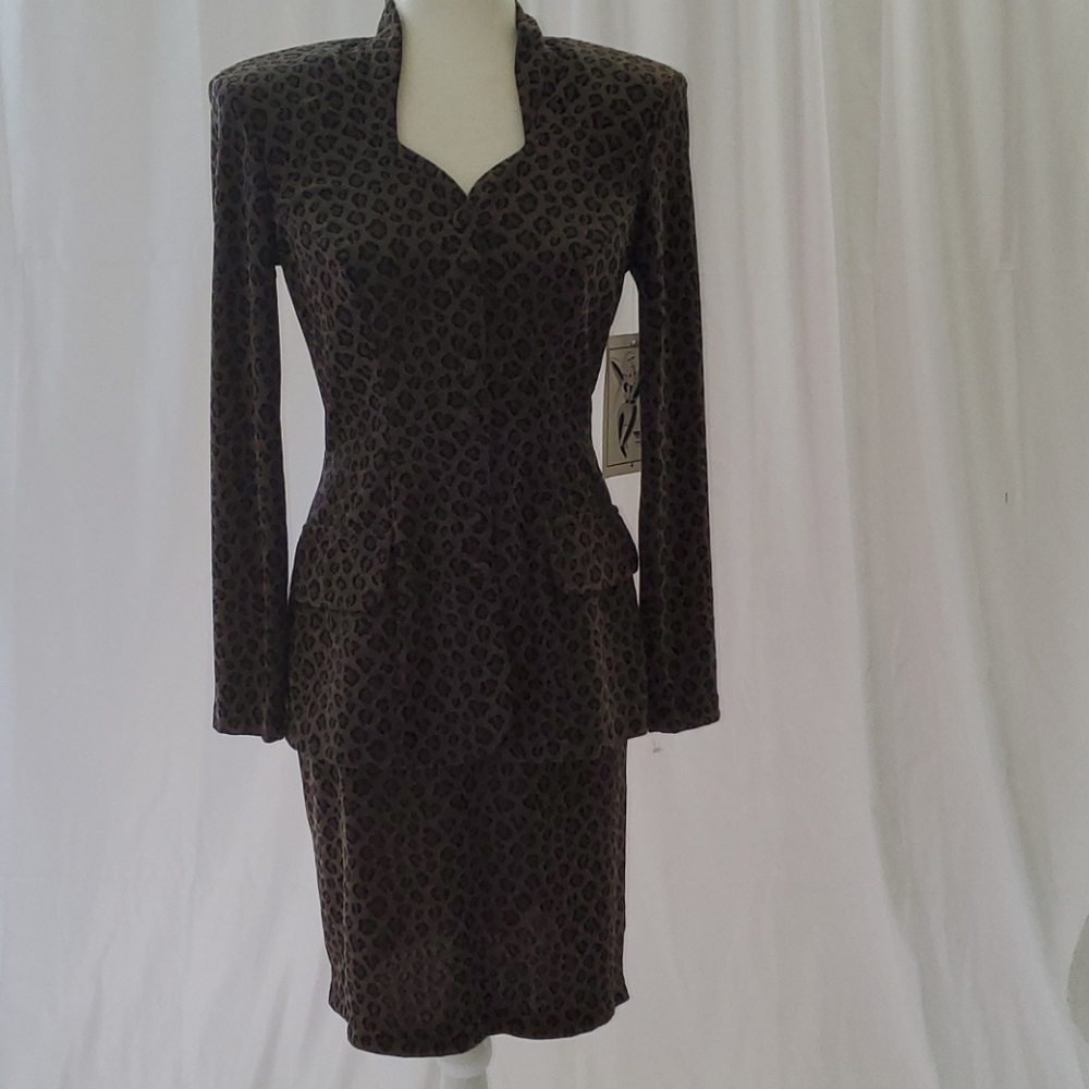 PG COLLECTIONS WOMEN'S COMFORT SUIT SZ 4